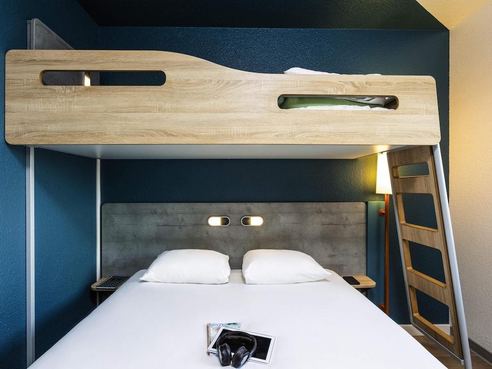 ibis budget Rueil Malmaison - Tap to explore photos
