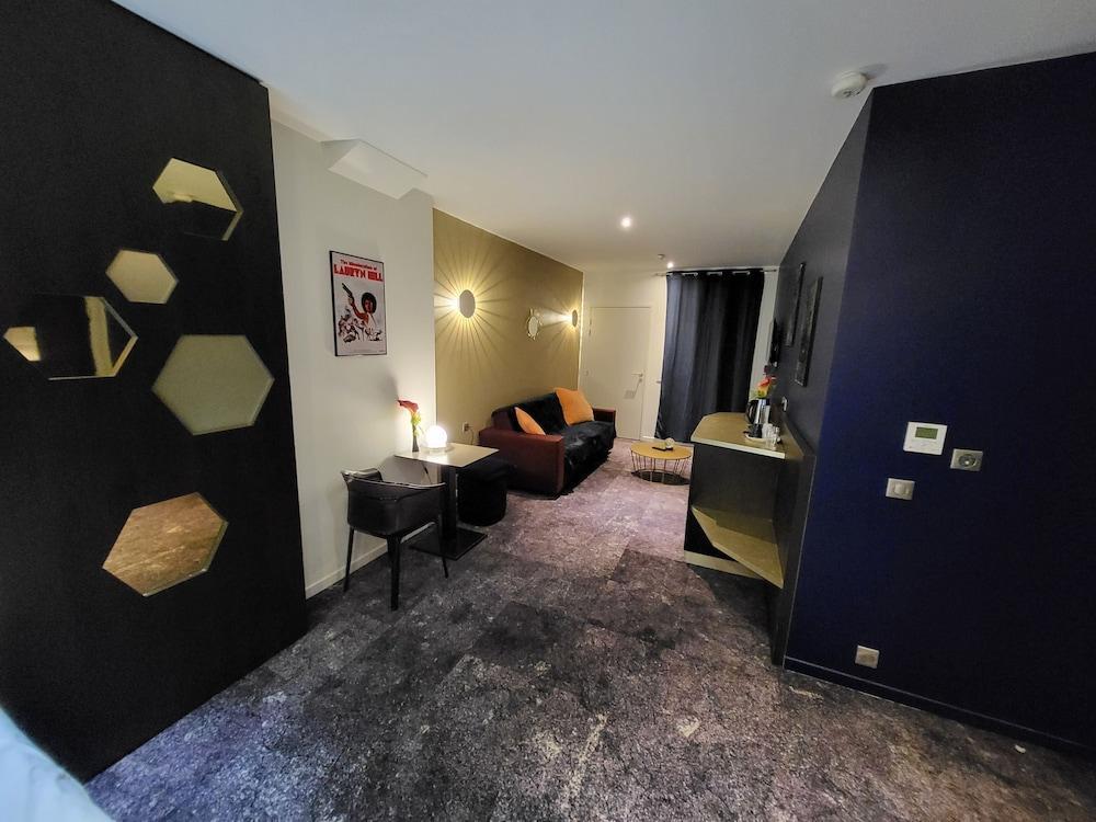 ACCUEIL HOTEL PARIS PIGALLE MONTMARTRE – Hôtel rénové - Tap to explore photos