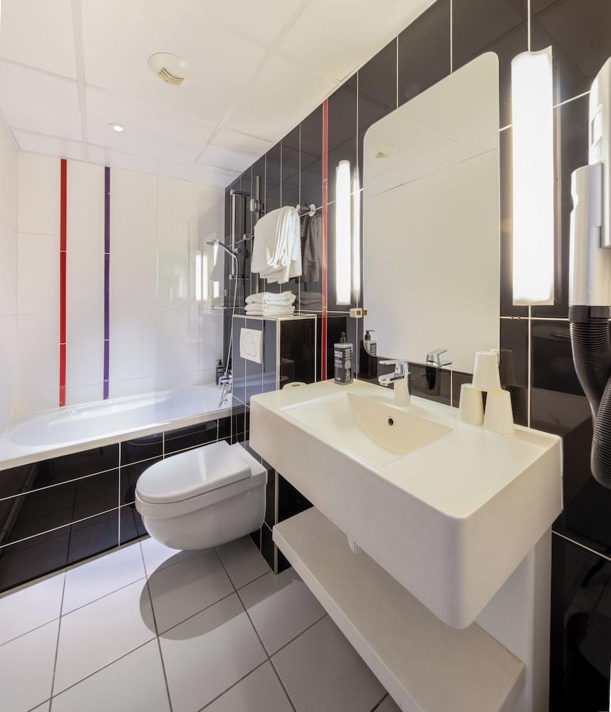 ACCUEIL HOTEL PARIS PIGALLE MONTMARTRE – Hôtel rénové - Tap to explore photos