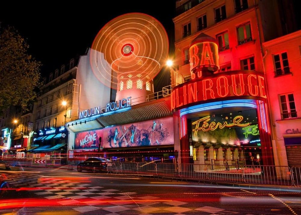 Hotel Regina Montmartre - Tap to explore photos