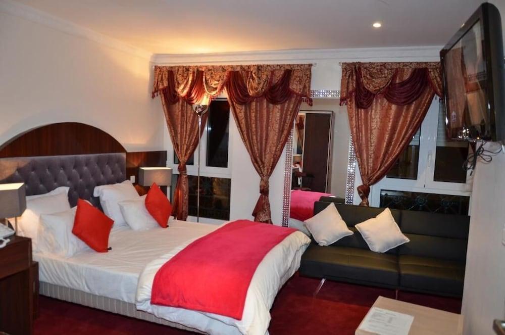 Hotel Regina Montmartre Room Type - Triple Room