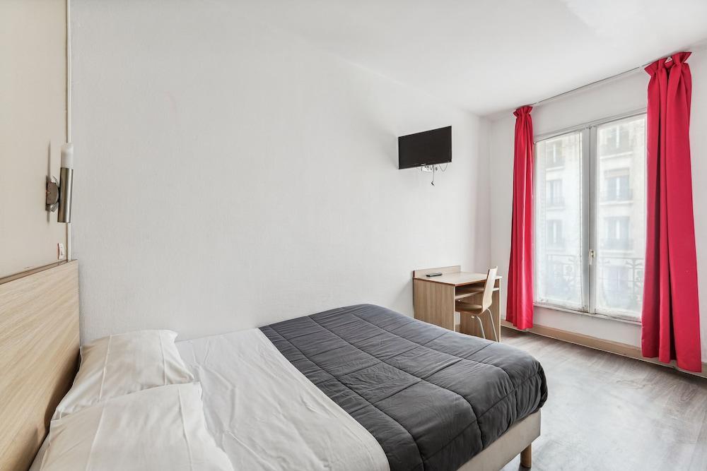 Hôtel Tolbiac Room Type - Classic Double Room, 1 Queen Bed, Private Bathroom Hôtel Tolbiac Room Type - Classic Double Room, 1 Queen Bed, Private Bathroom