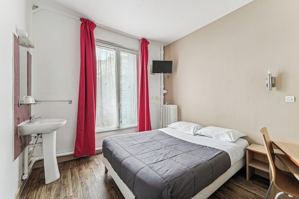 Hôtel Tolbiac Room Type - Economy Double Room, 1 Queen Bed, Shared Bathroom Hôtel Tolbiac Room Type - Economy Double Room, 1 Queen Bed, Shared Bathroom