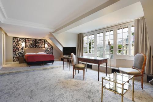 Hotel Concortel Room Type - Suite with Balcony