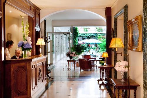 Hotel d'Angleterre Saint Germain des Prés - Tap to explore photos
