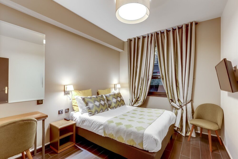 Hotel Opéra Maintenon Room Type - Comfort Double Room, 1 Double Bed, Accessible, Ground Floor