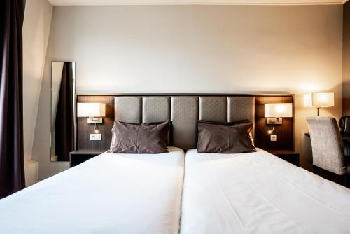 Hôtel de Flore - Montmartre - Tap to explore photos