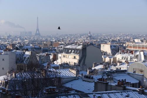 Hotel Regyn's Montmartre Room Type - Deluxe Double or Twin Room with Partial Eiffel Tower or Sacré Coeur View