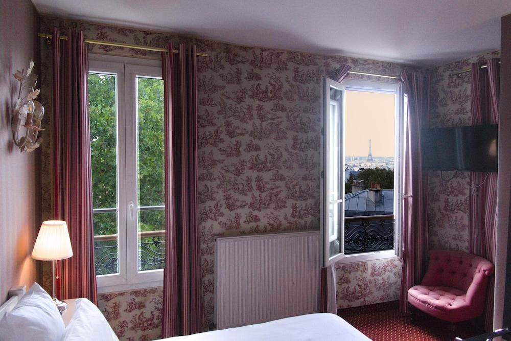 Hotel Regyn's Montmartre Room Type - Deluxe Double, View of Eiffel Tower or Sacré Coeur Hotel Regyn's Montmartre Room Type - Deluxe Double, View of Eiffel Tower or Sacré Coeur