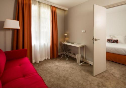 Hotel Paris Vaugirard - Tap to explore photos