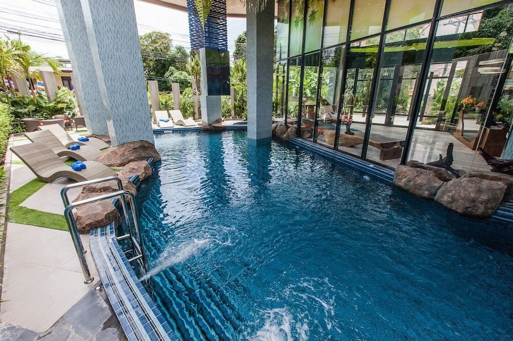 D Day Resotel Pattaya - Tap to explore photos