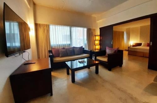 Grand Hotel Pattaya - Tap to explore photos