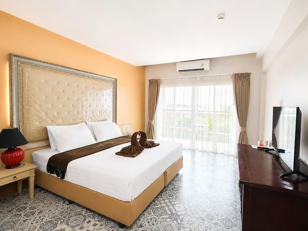 Harmony Inn Room Type - Deluxe Room