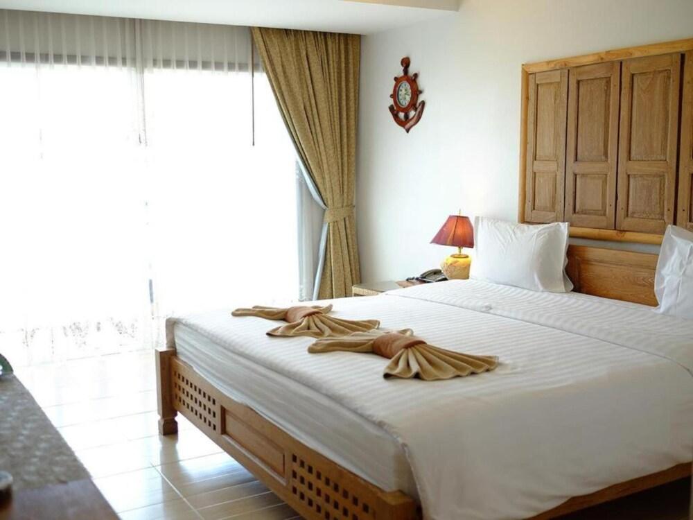 Harmony Inn Room Type - Deluxe Room