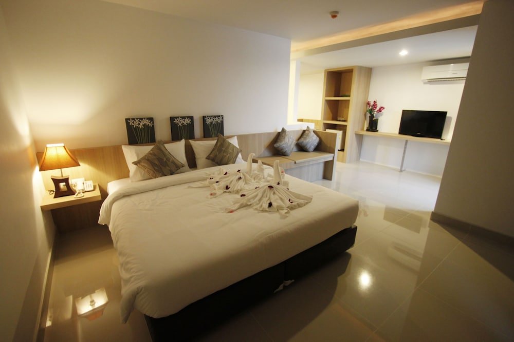 Memo Suite Pattaya - Tap to explore photos