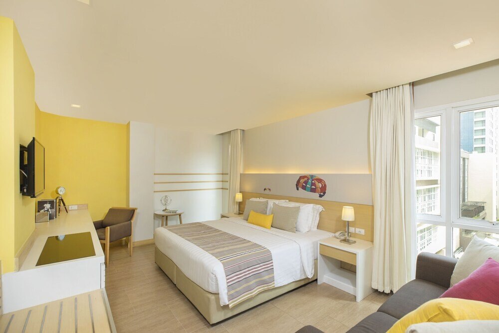 Pattaya Sea View Hotel Room Type - Deluxe Double Room City View