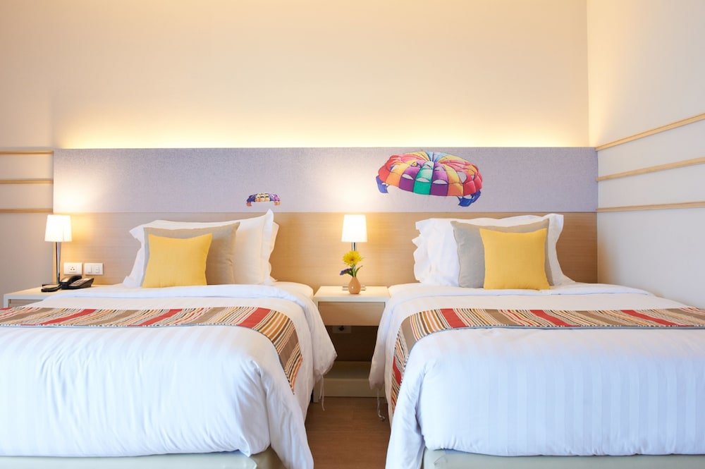 Pattaya Sea View Hotel Room Type - Deluxe Twin Room with Ocean View