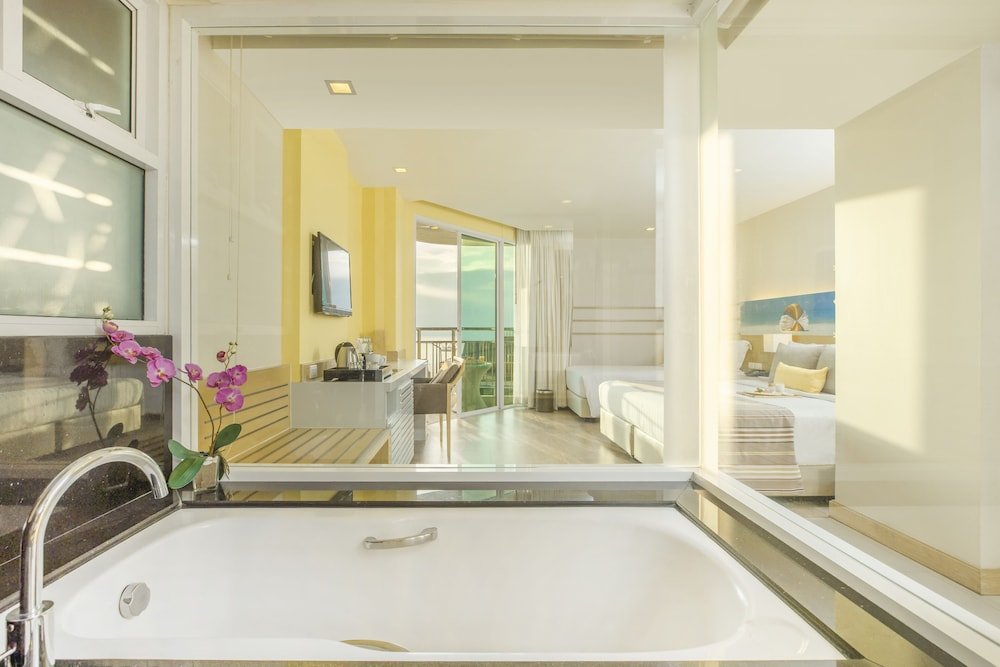Pattaya Sea View Hotel Room Type - Family Suite City View