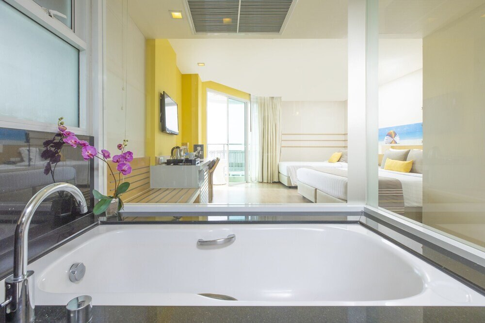 Pattaya Sea View Hotel Room Type - Family Suite Ocean View