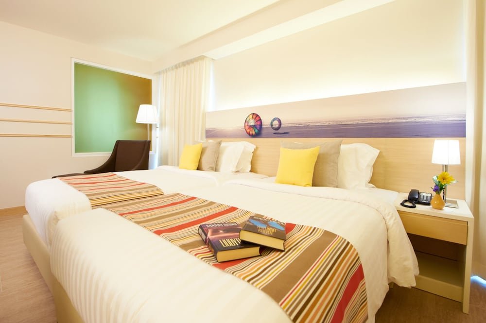 Pattaya Sea View Hotel Room Type - Deluxe Twin Room City View