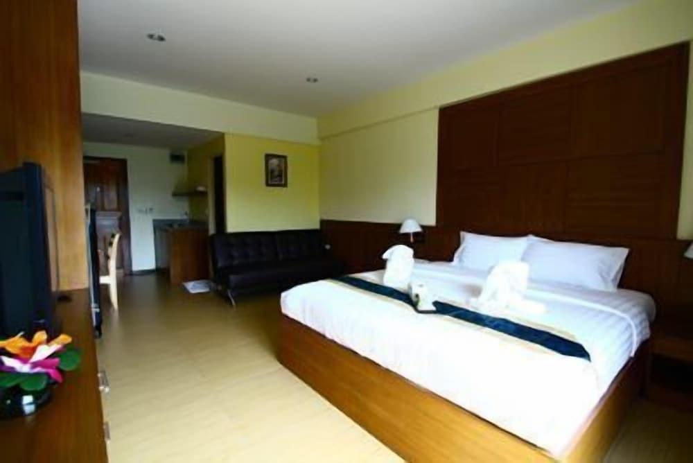 The Icon Place at Nurn Plub Wan Room Type - Deluxe Room