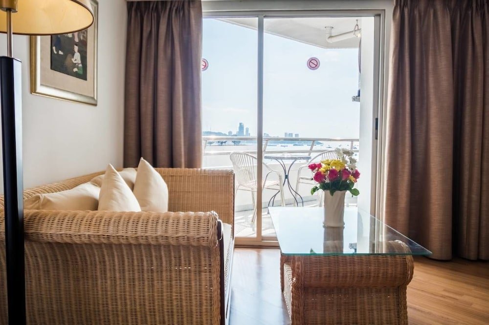 Markland Seaside Pattaya Room Type - Suite Seaview