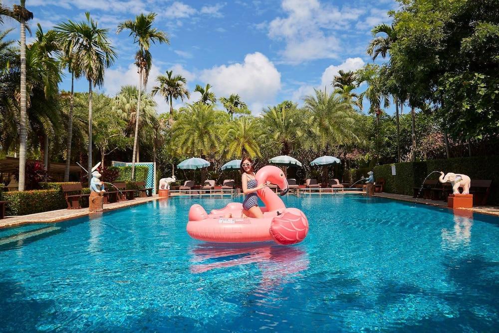 Villa Wanida Garden Resort - Tap to explore photos
