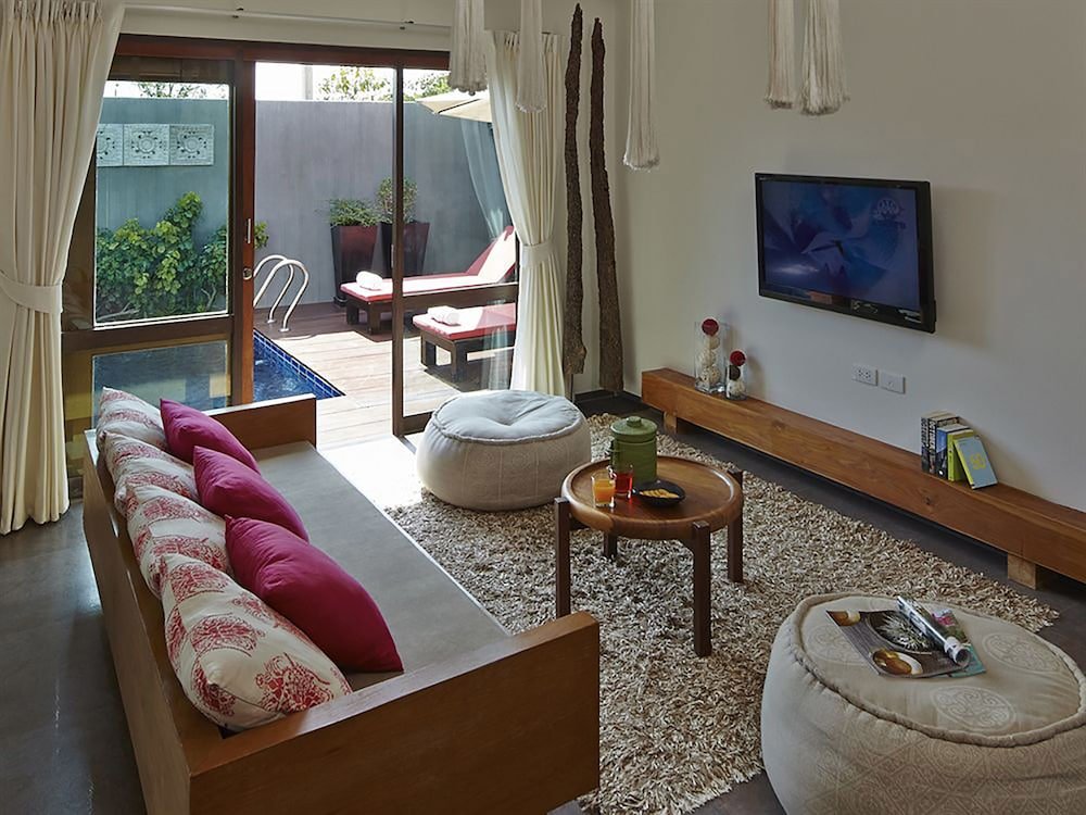 Villa Villa Pattaya - Tap to explore photos