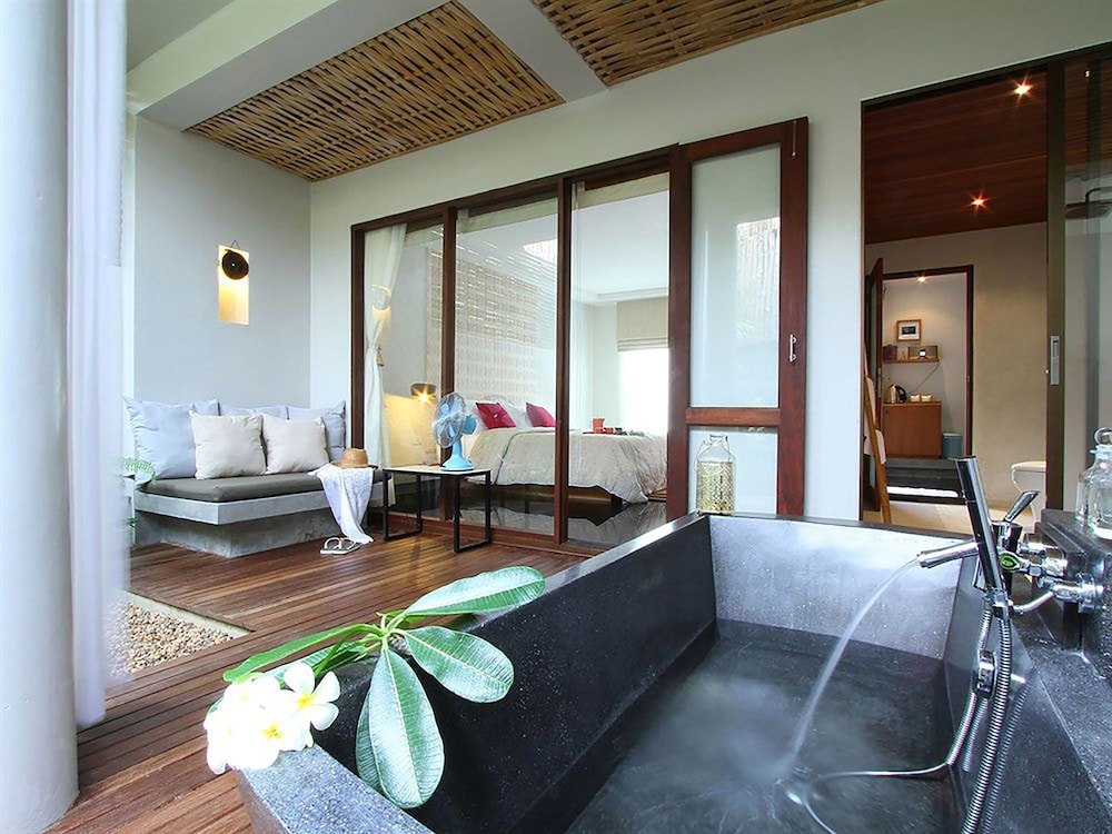 Villa Villa Pattaya - Tap to explore photos