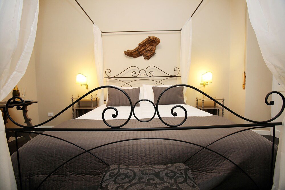 Amica Roma B&B - Tap to explore photos