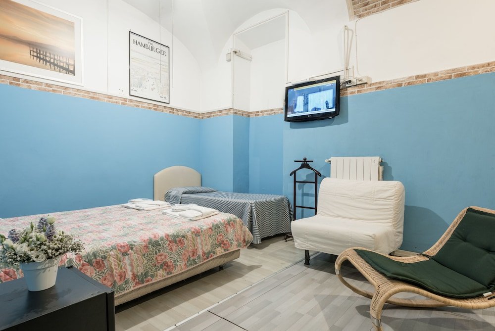 A Roma San Pietro Best Bed - Tap to explore photos