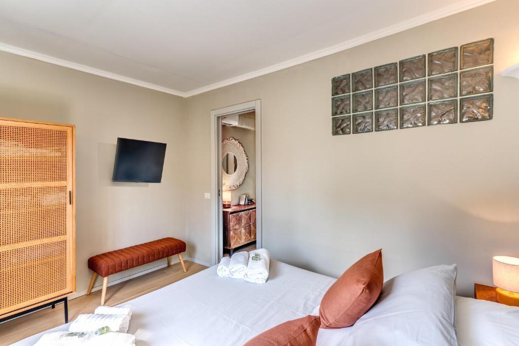RR Apartments San Giovanni - Tap to explore photos