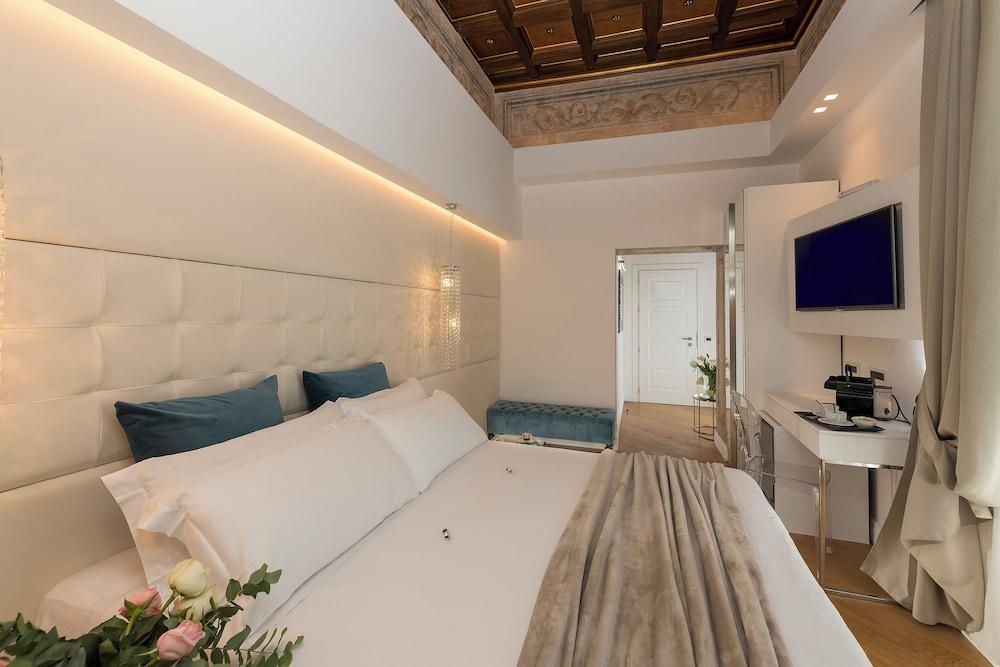 Argentina Residenza Style Hotel Room Type - Superior Double or Twin Beds (Annex: Via del Sudario, 27) Argentina Residenza Style Hotel Room Type - Superior Double or Twin Beds (Annex: Via del Sudario, 27)
