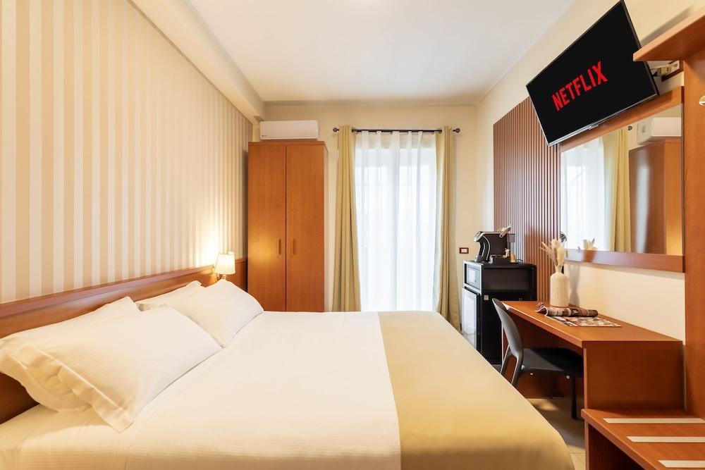 B&B Alba Domus Roma Room Type - Double or Twin Room, Balcony, City View