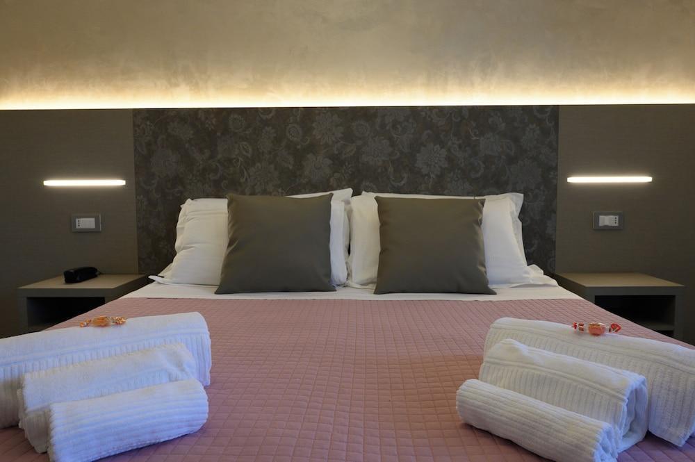 Hotel Casa Tra Noi - Tap to explore photos