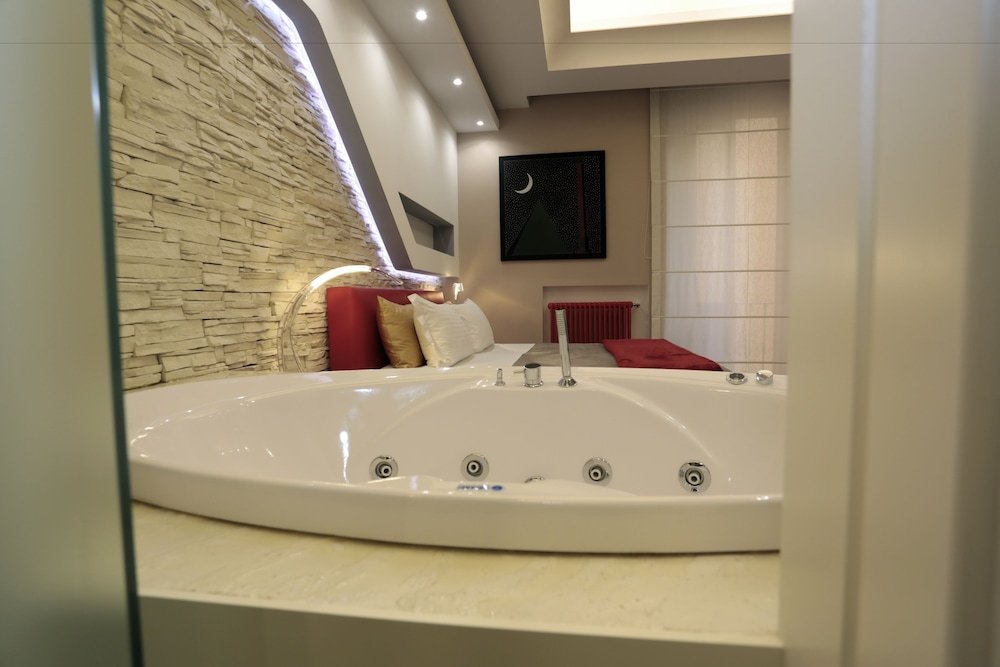 Luxury on the River Room Type - Deluxe Double Room, Hot Tub