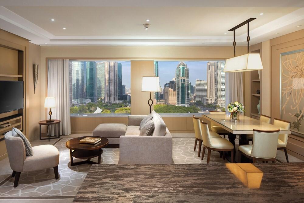 IFC Residence Room Type - Suite, 3 Bedrooms