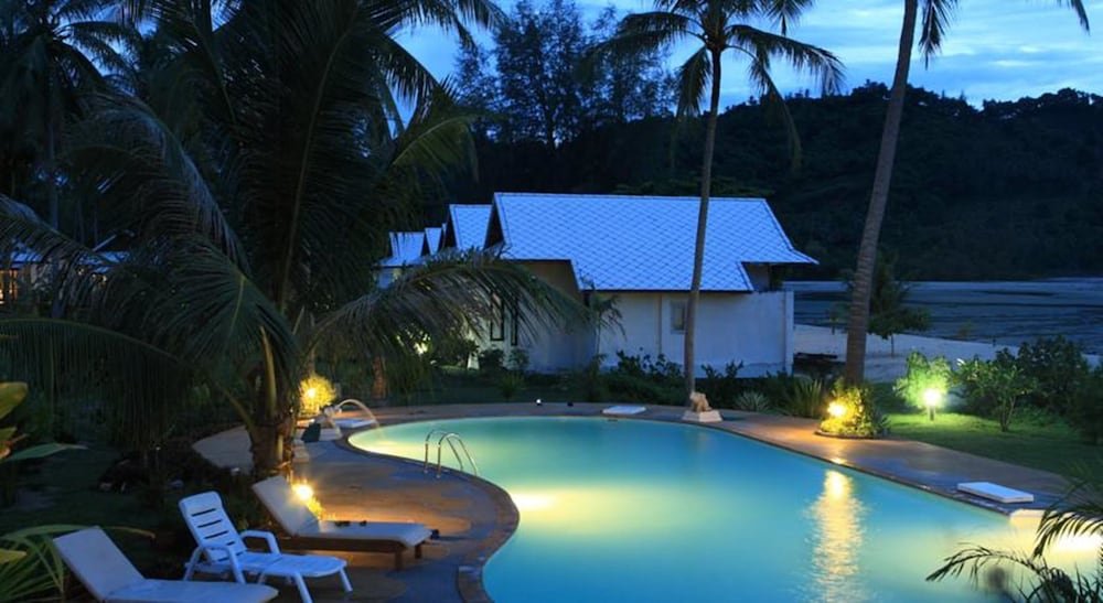 Phangka Paradise Resort - Tap to explore photos