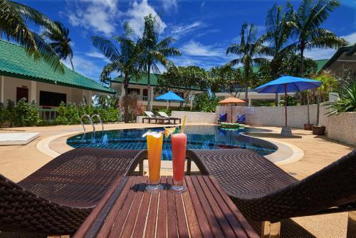 Samui Reef View Resort Room Type - Deluxe Double Room with Balcony and Sea View
