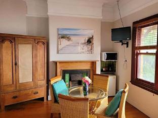 Burwood Bed And Breakfast - Tap to explore photos