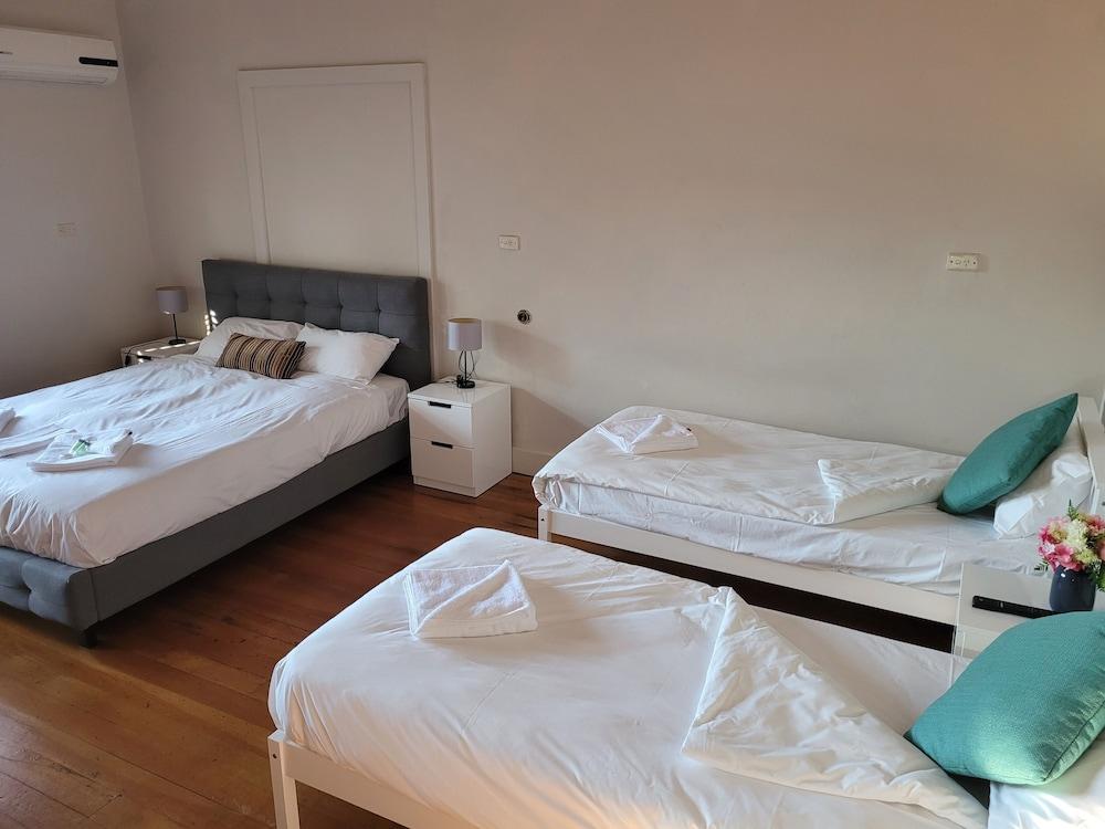 Burwood Bed And Breakfast - Tap to explore photos