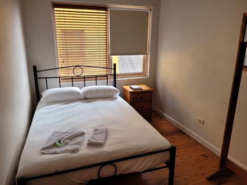 Burwood Bed And Breakfast Room Type - Standard Double Room with Shared Bathroom