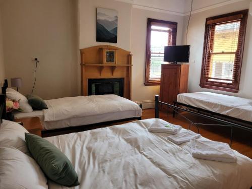Burwood Bed And Breakfast Room Type - Family Room with Private Bathroom