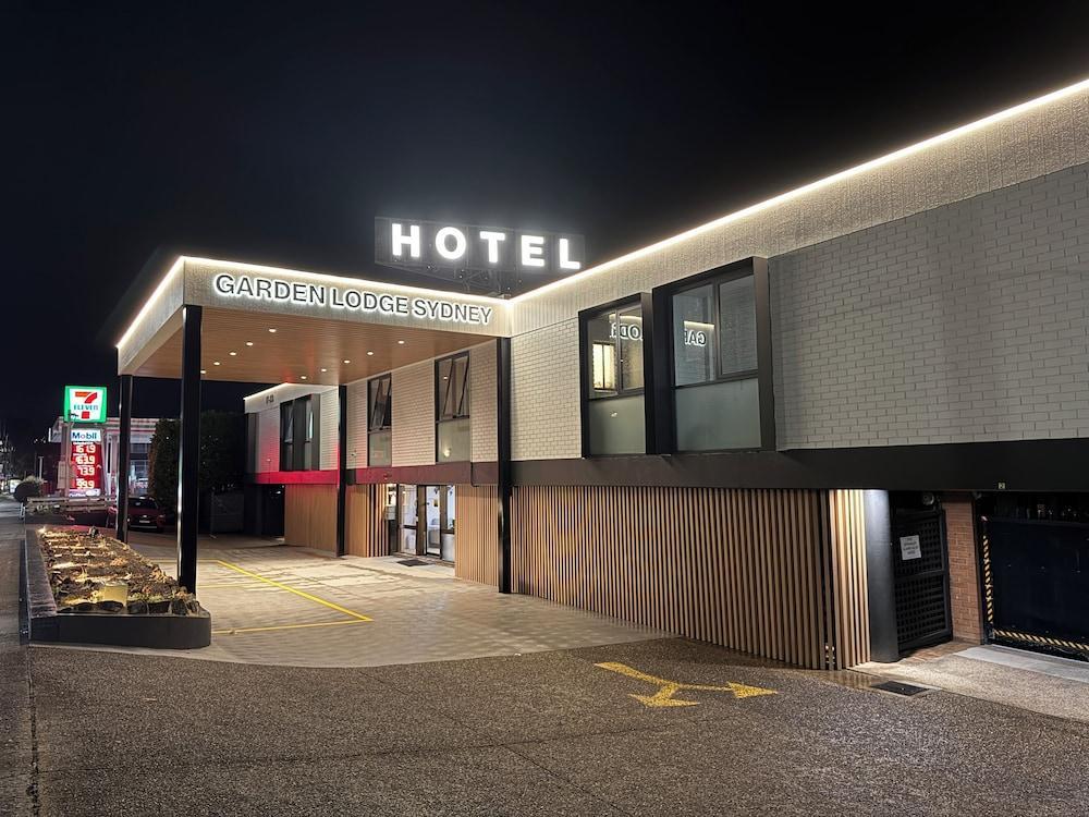 Garden Lodge Sydney - Tap to explore photos