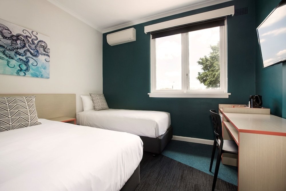 Greenacre Hotel Room Type - Economy King and Single - Shared Bathroom