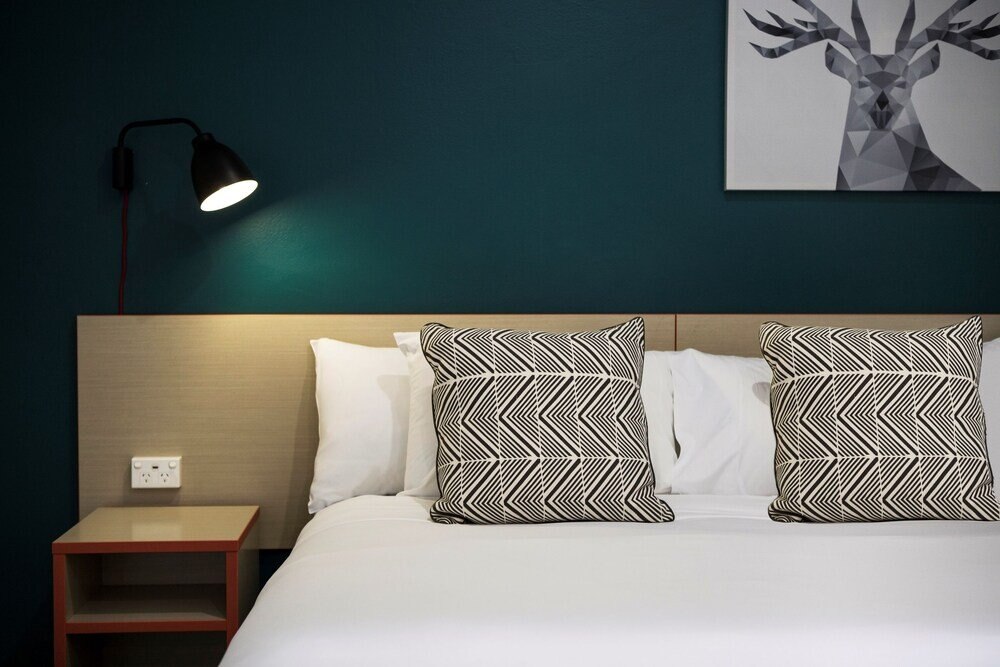 Greenacre Hotel Room Type - King Room - Shared Bathroom