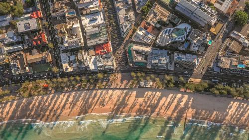 Stay at Hotel Steyne - Tap to explore photos