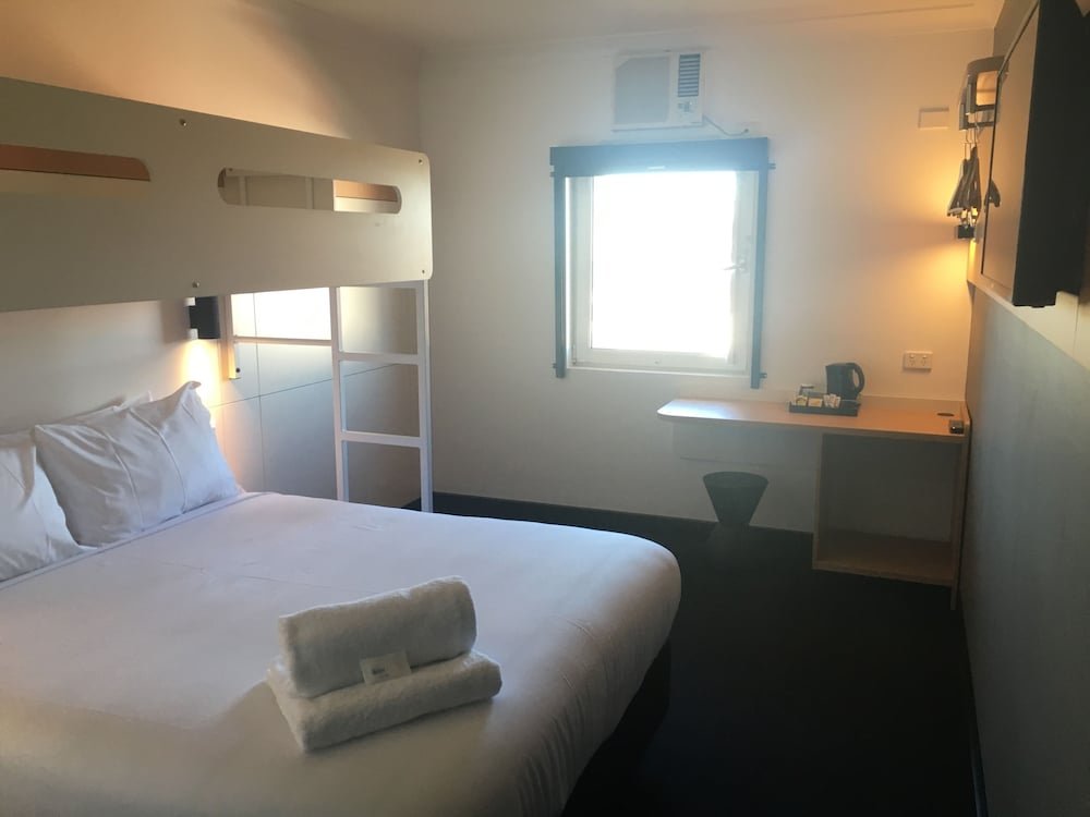 ibis budget Casula Liverpool - Tap to explore photos
