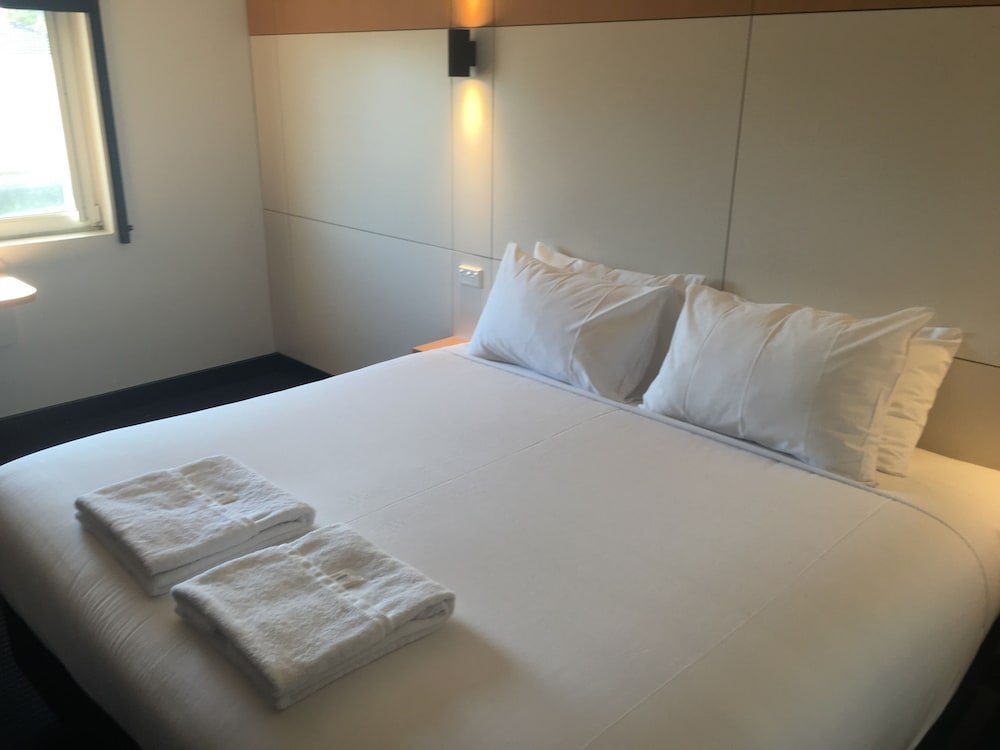 ibis budget Casula Liverpool Room Type - Standard Room with 1 Queen Bed