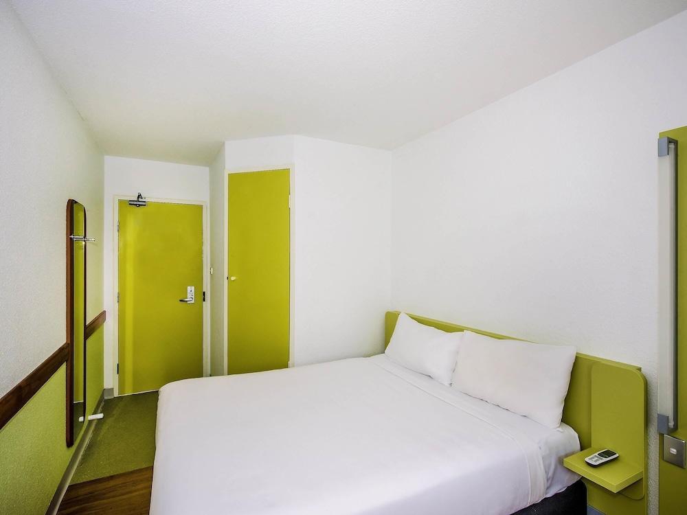 Ibis Budget St Peters Room Type - Standard Room with one Queen bed Ibis Budget St Peters Room Type - Standard Room with one Queen bed